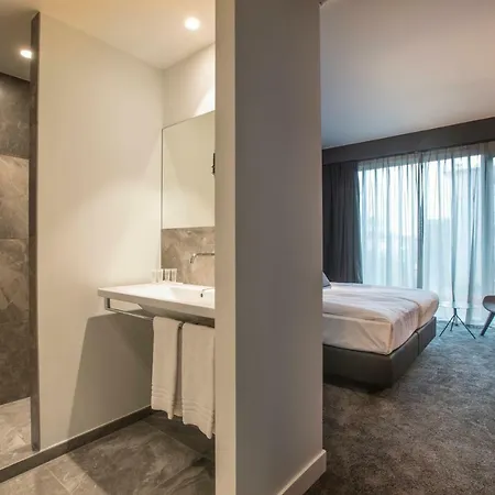 Serwir Hotel 4*